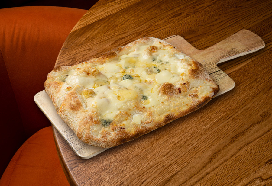 Римская пицца Кватро Формаджи