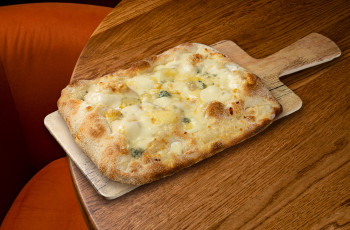 Римская пицца Кватро Формаджи