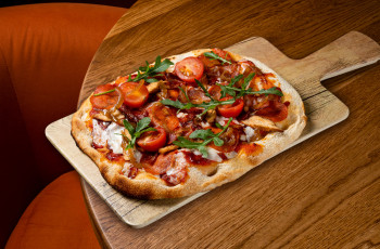 Римская пицца с луком Бальзамик