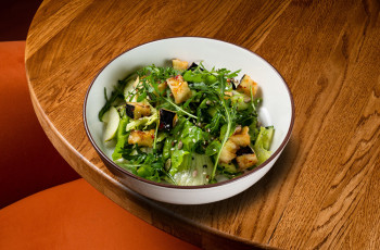 Зеленый салат с баклажанами подарок